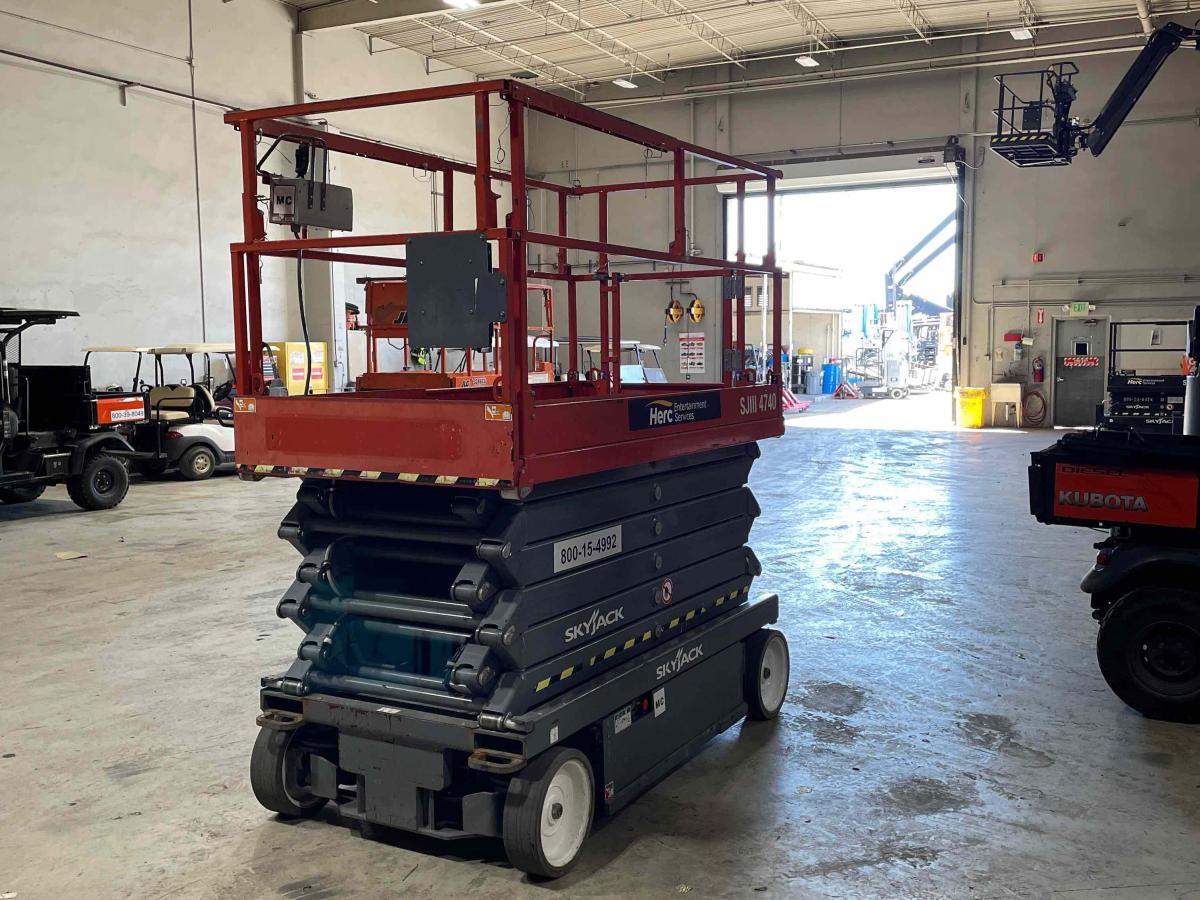 2017 Skyjack SJ4740