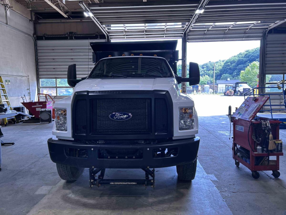 2021 Ford F750-2