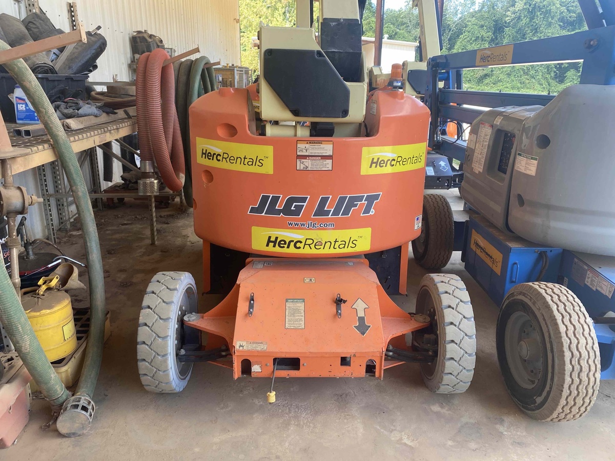 2017 JLG E450AJ-6