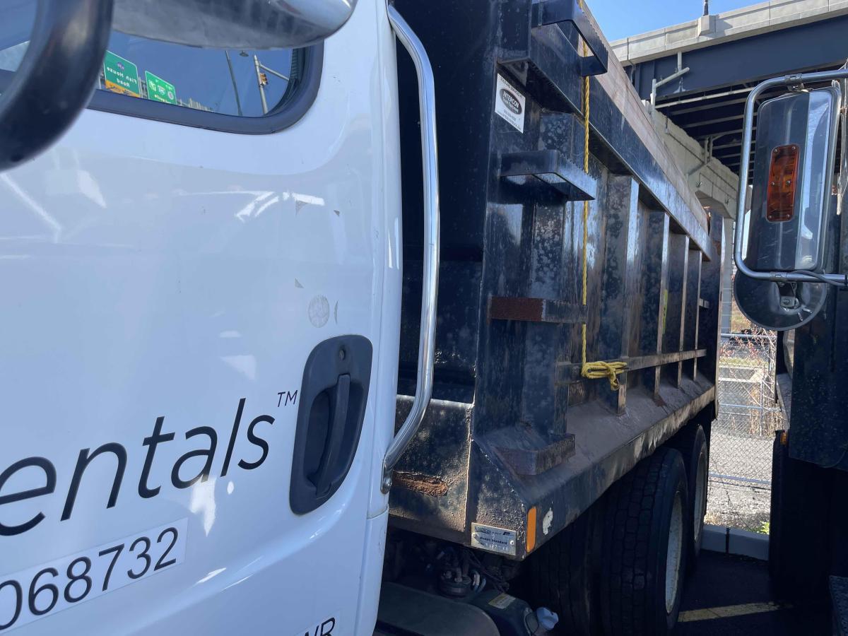 2016 Freightliner M2106