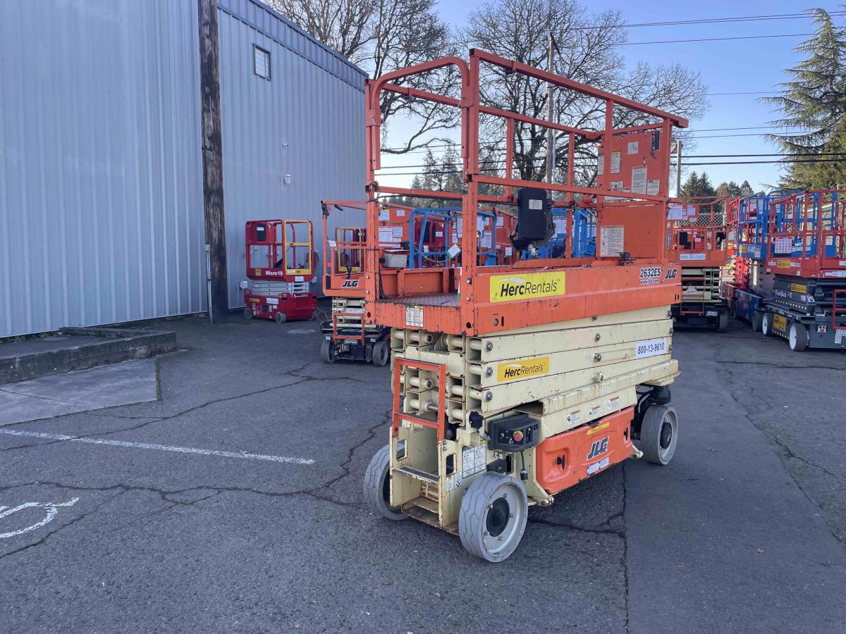 2017 JLG 2632ES