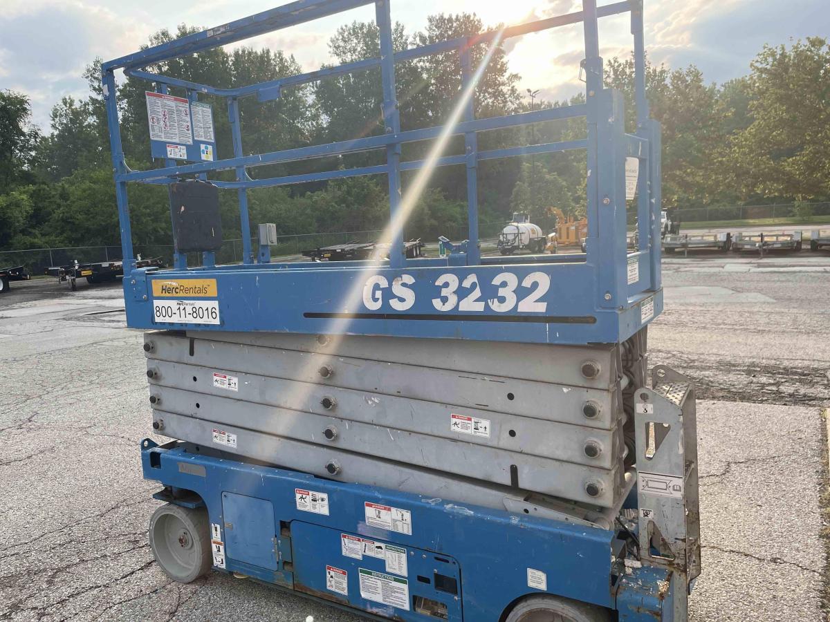 2016 Genie GS-3232