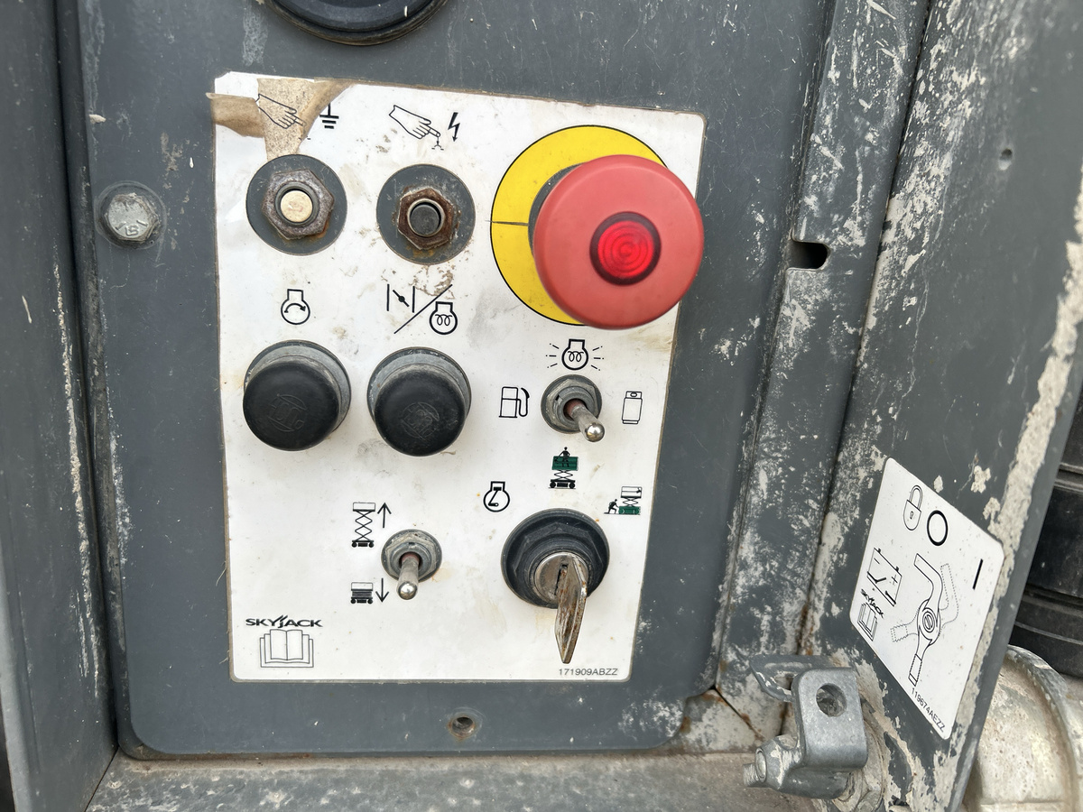 2018 Skyjack SJ-6832RT-10