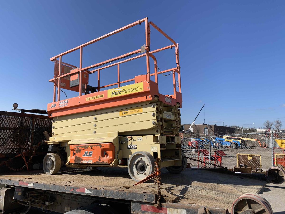 2017 JLG 2646ES