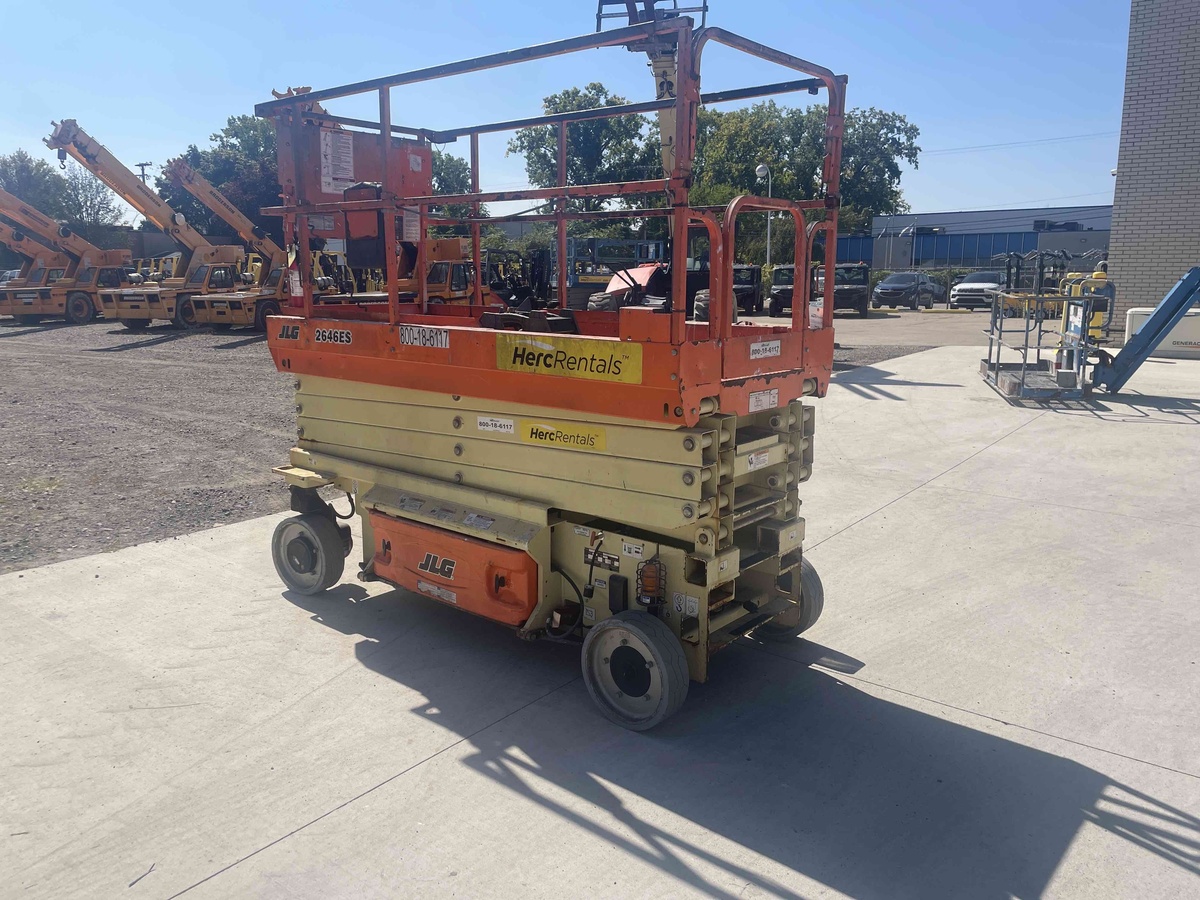 2017 JLG 2646ES-8