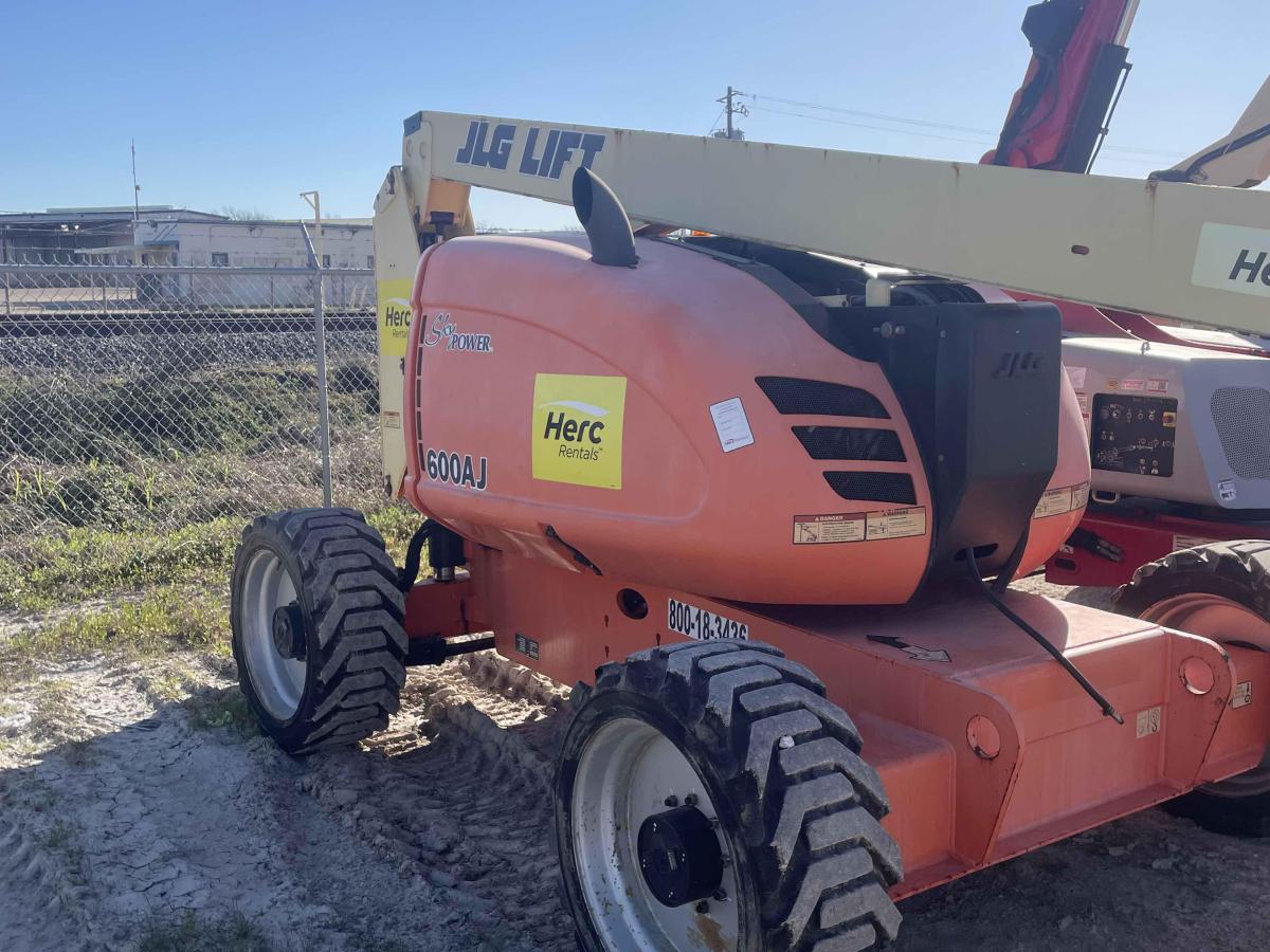 2017 JLG 600AJ