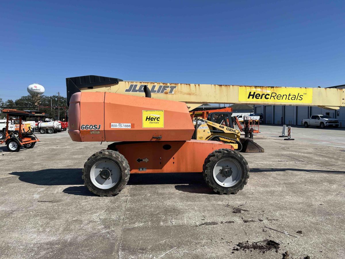 2017 JLG 660SJ