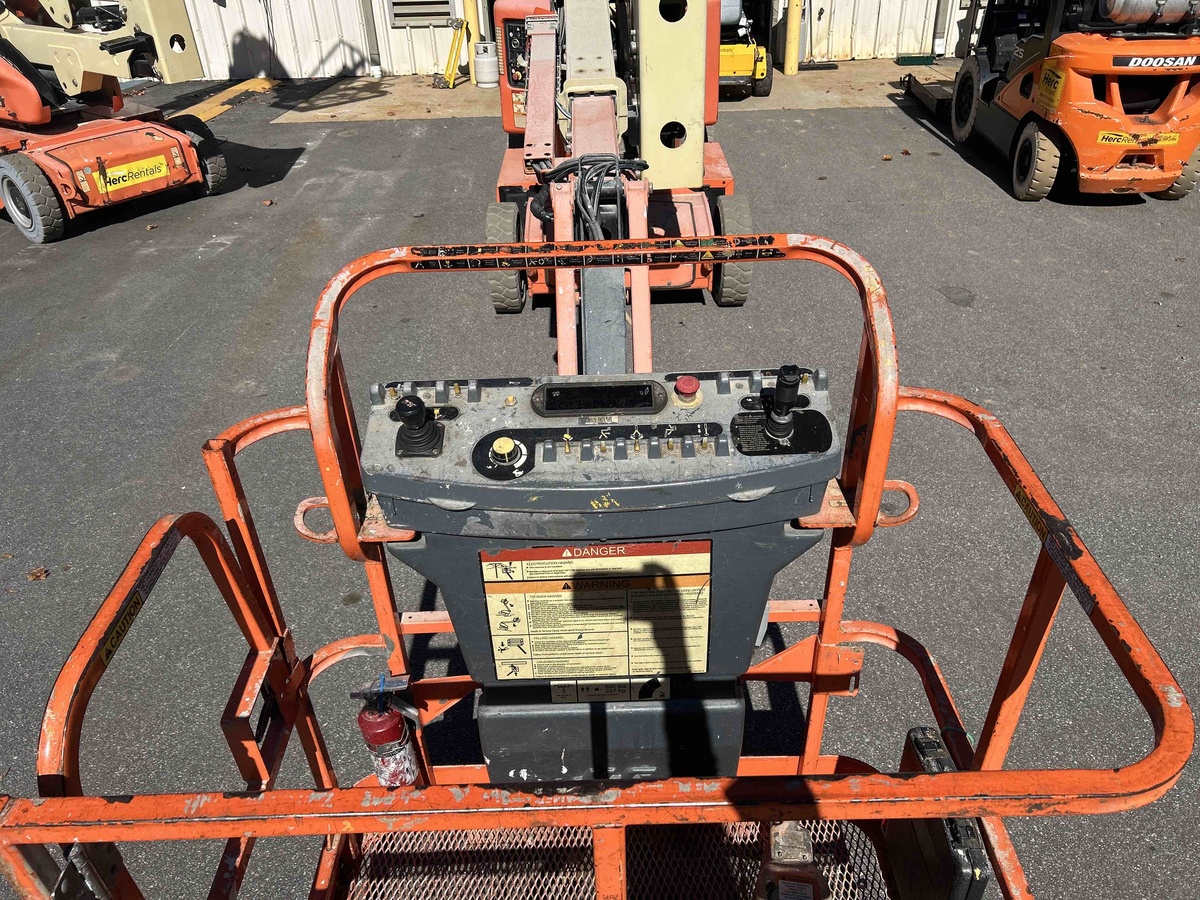 2014 JLG E400AJPN-5