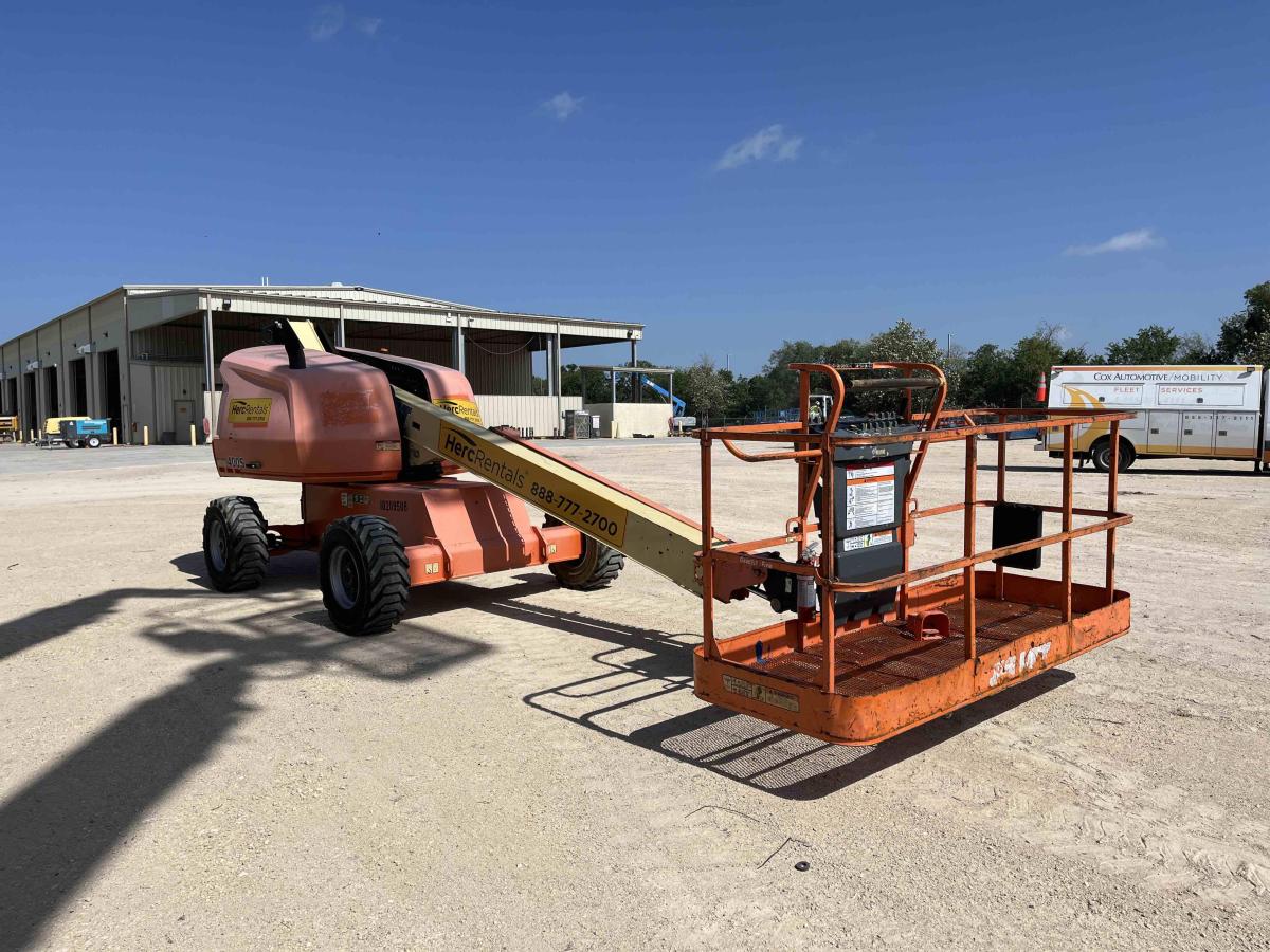 2017 JLG 400S-2