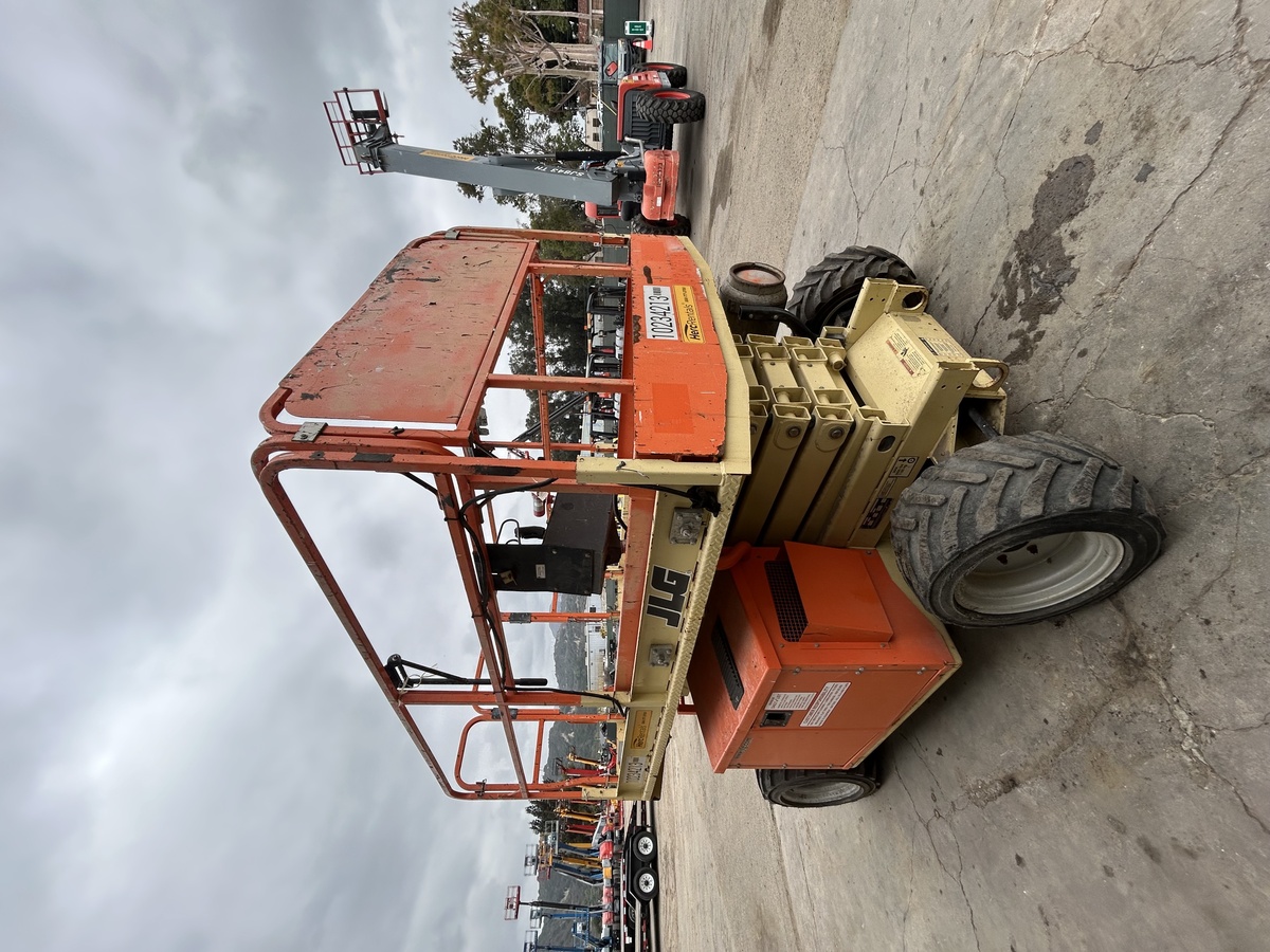 2017 JLG 260MRT-3