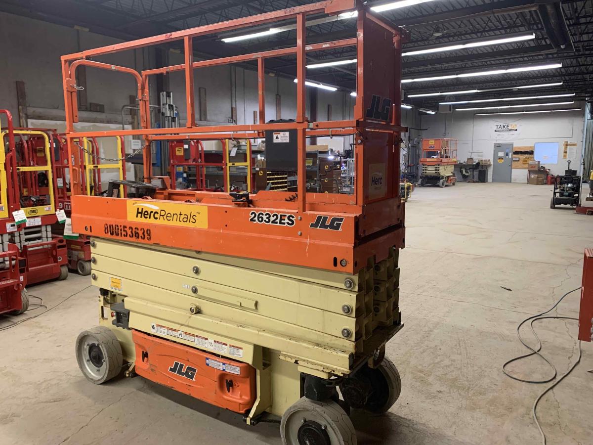 2017 JLG 2632ES