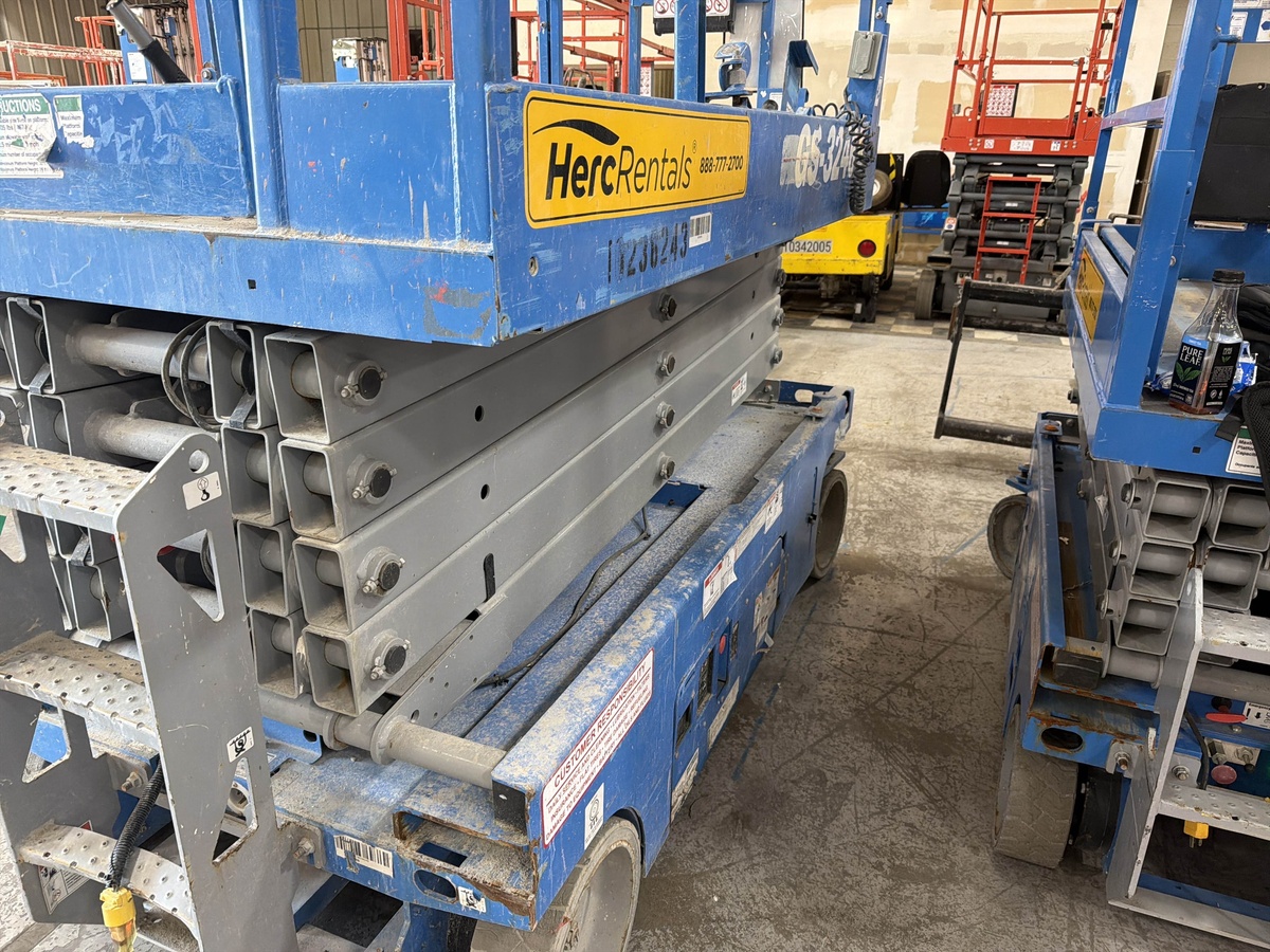 2018 Genie GS-3246