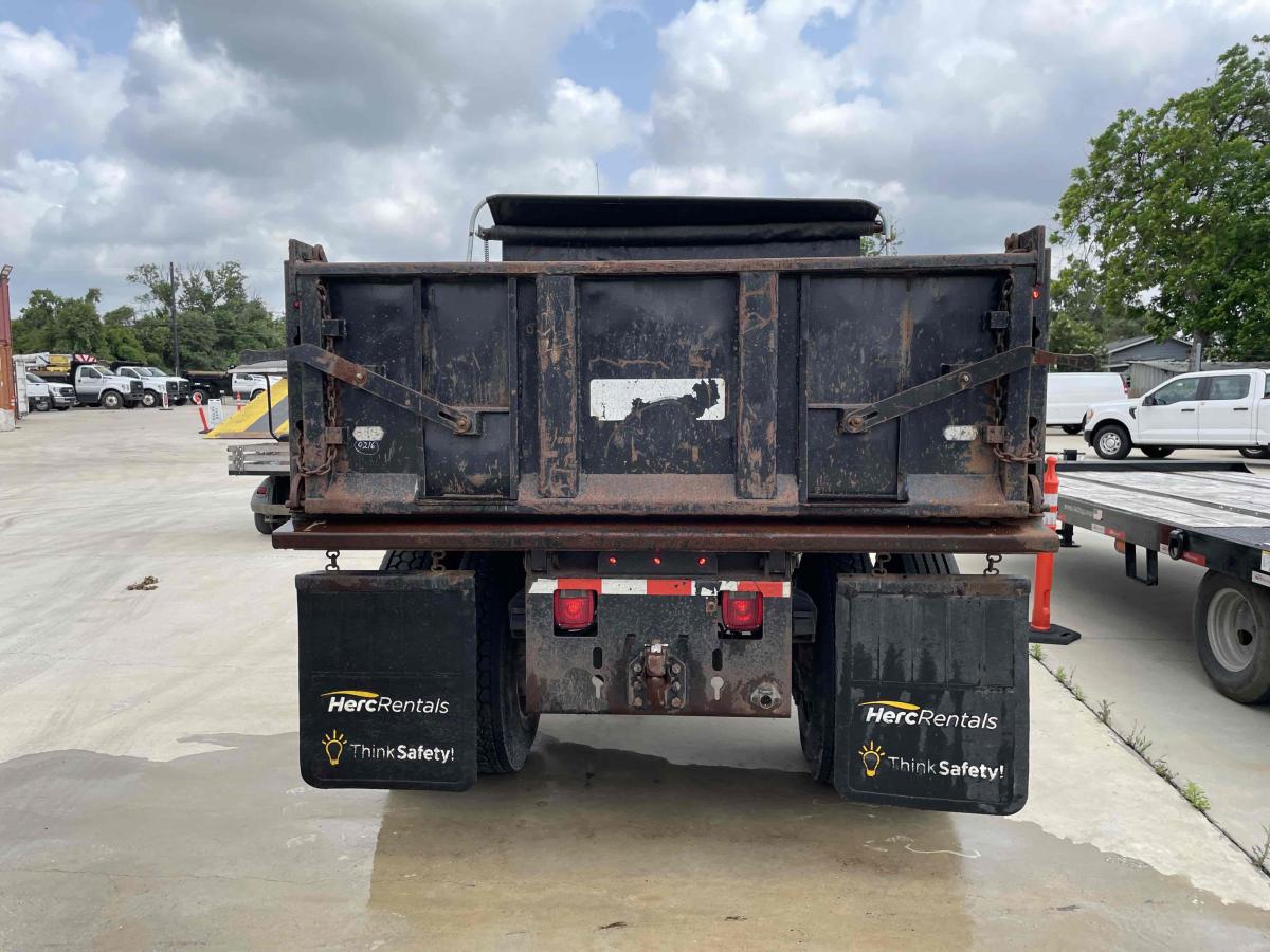 2015 Freightliner M2106