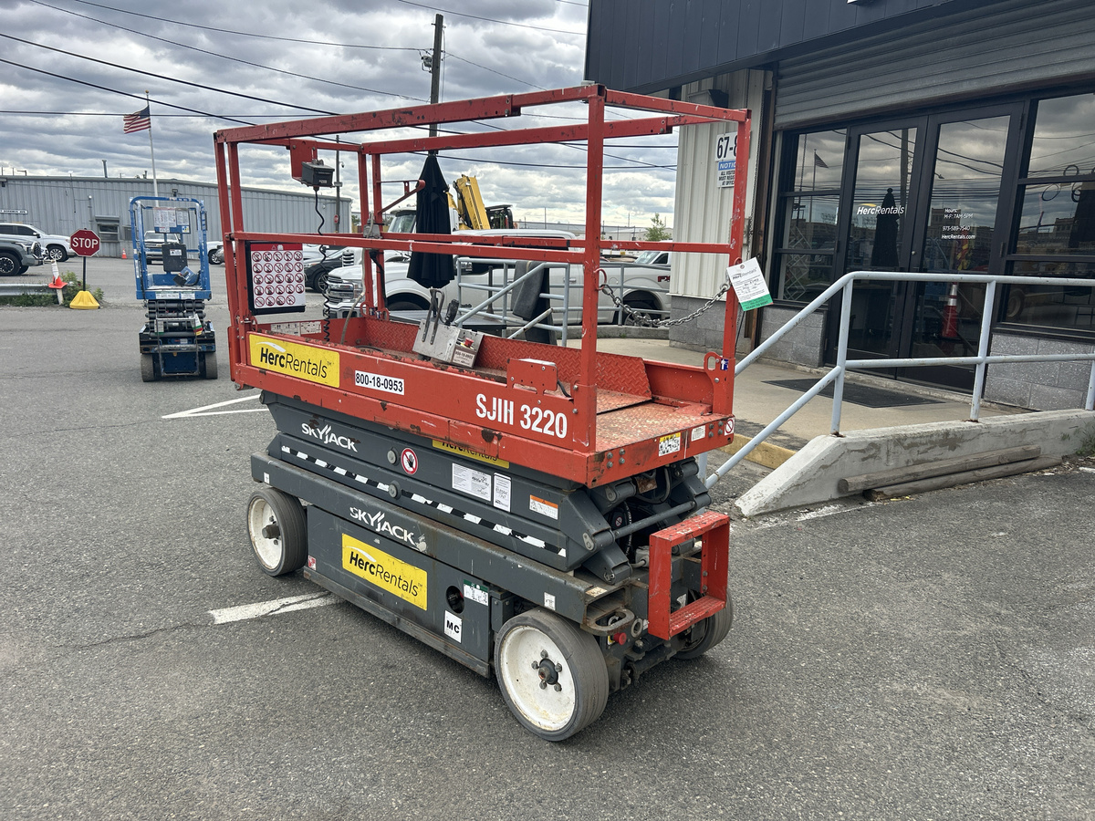 2017 Skyjack SJ-3220-2