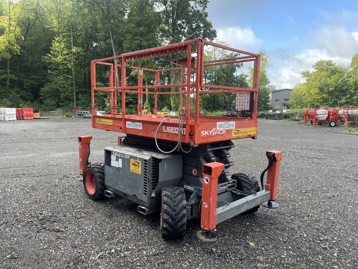 2019 Skyjack SJ-6832RT-4