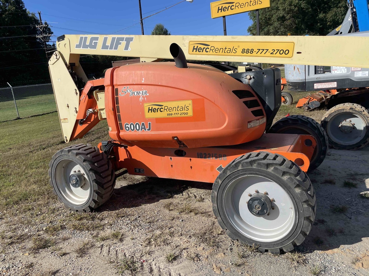 2017 JLG 600AJ-4
