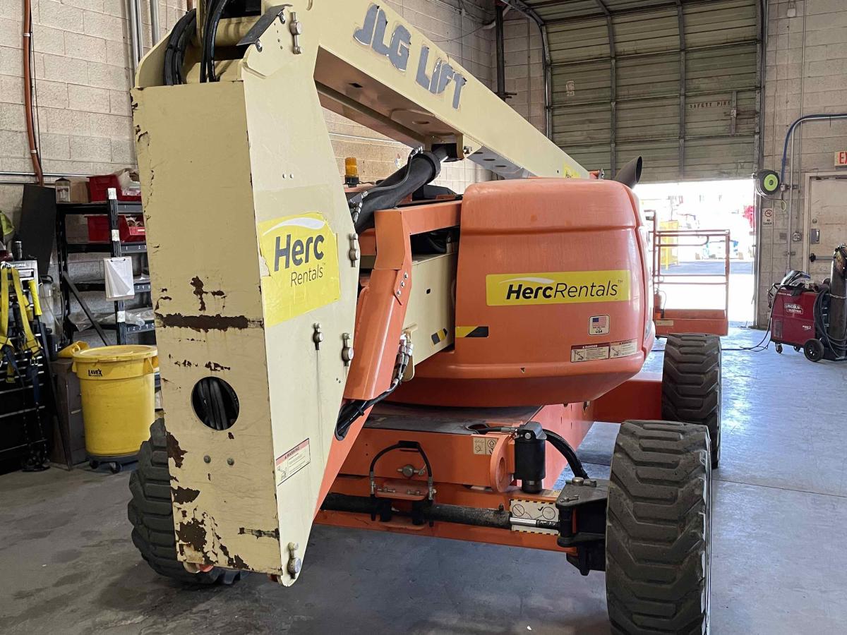 2017 JLG 600AJ