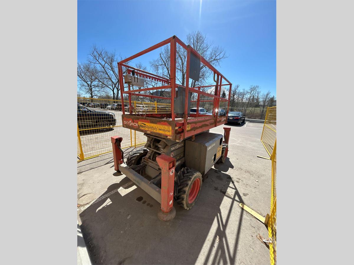 2015 Skyjack SJ-6832RT