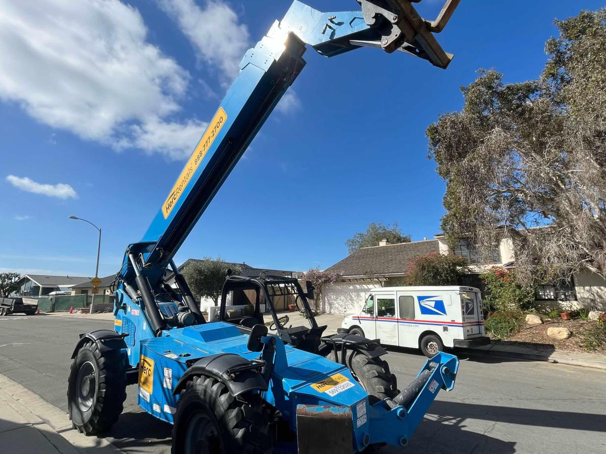 2017 Genie GTH-1056-2