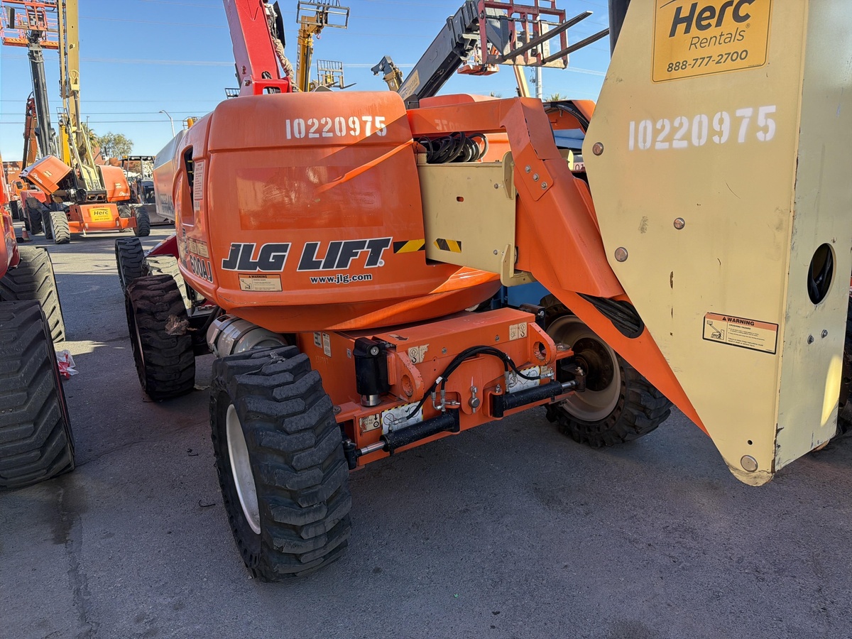 2017 JLG 600AJ