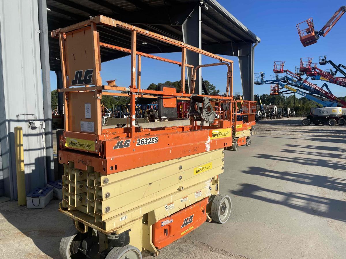 2017 JLG 2632ES