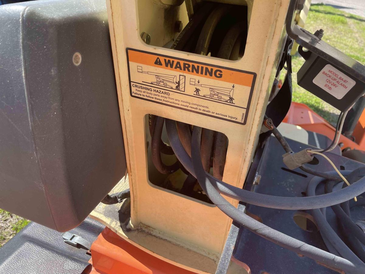 2017 JLG T350