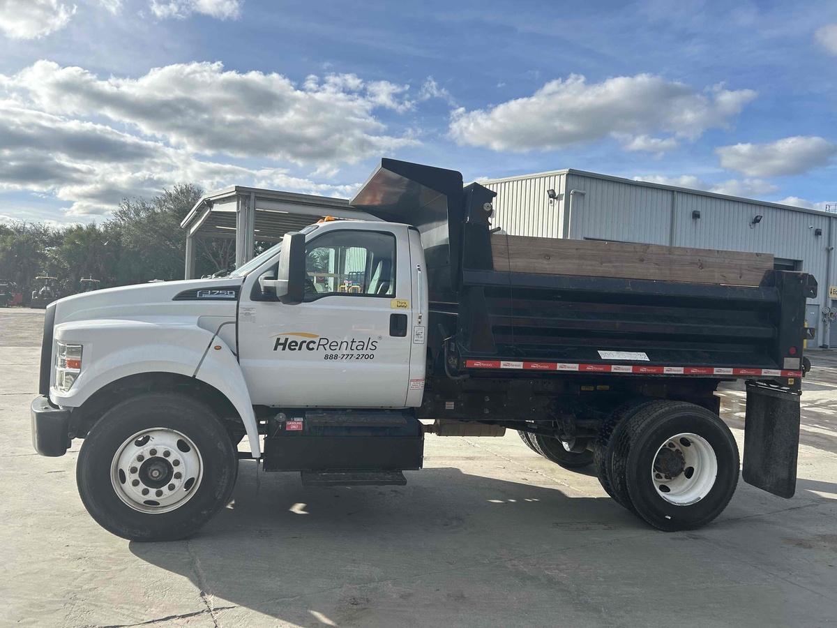 2019 Ford F750-4
