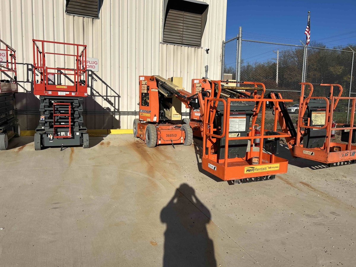 2016 JLG E300AJP