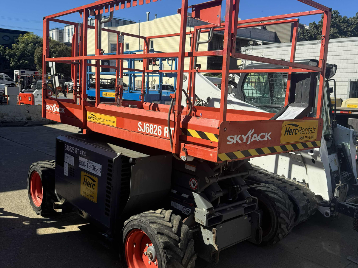 2018 Skyjack SJ-6826RT-4