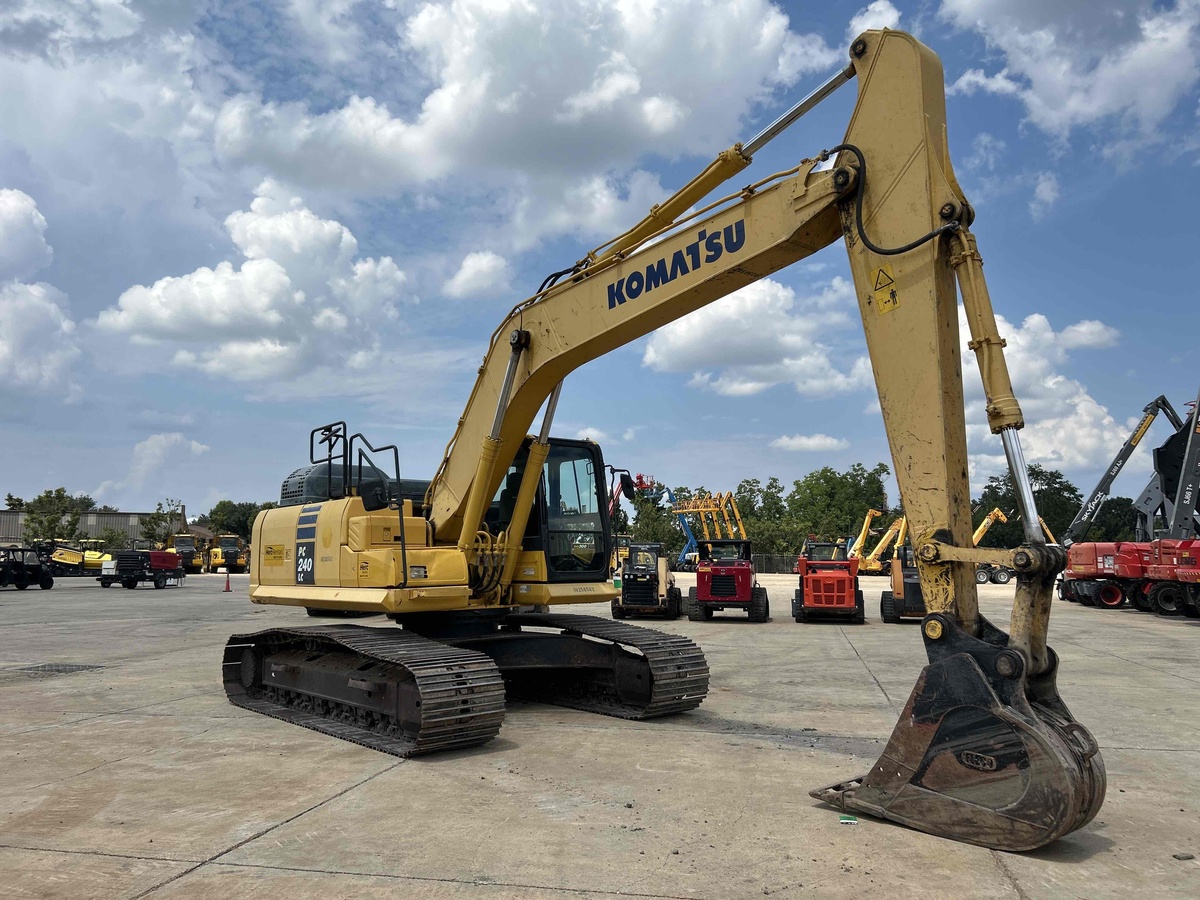 2019 Komatsu PC240LC-11