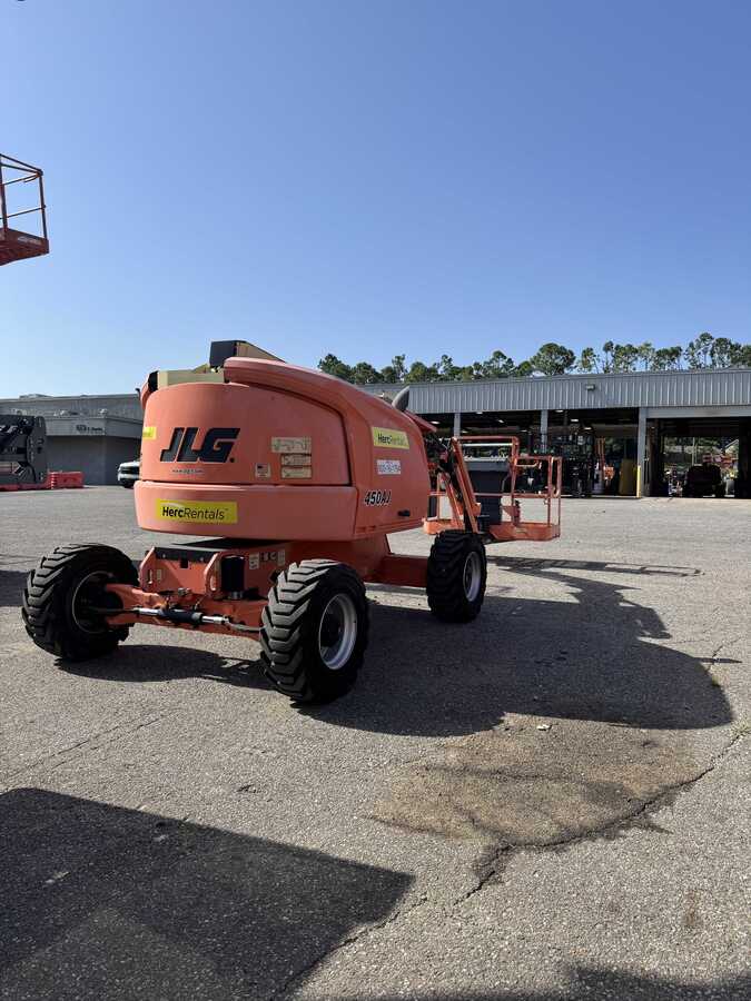 2017 JLG 450AJ