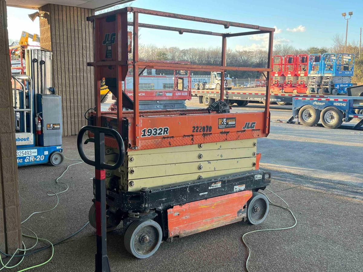 2017 JLG 1932R