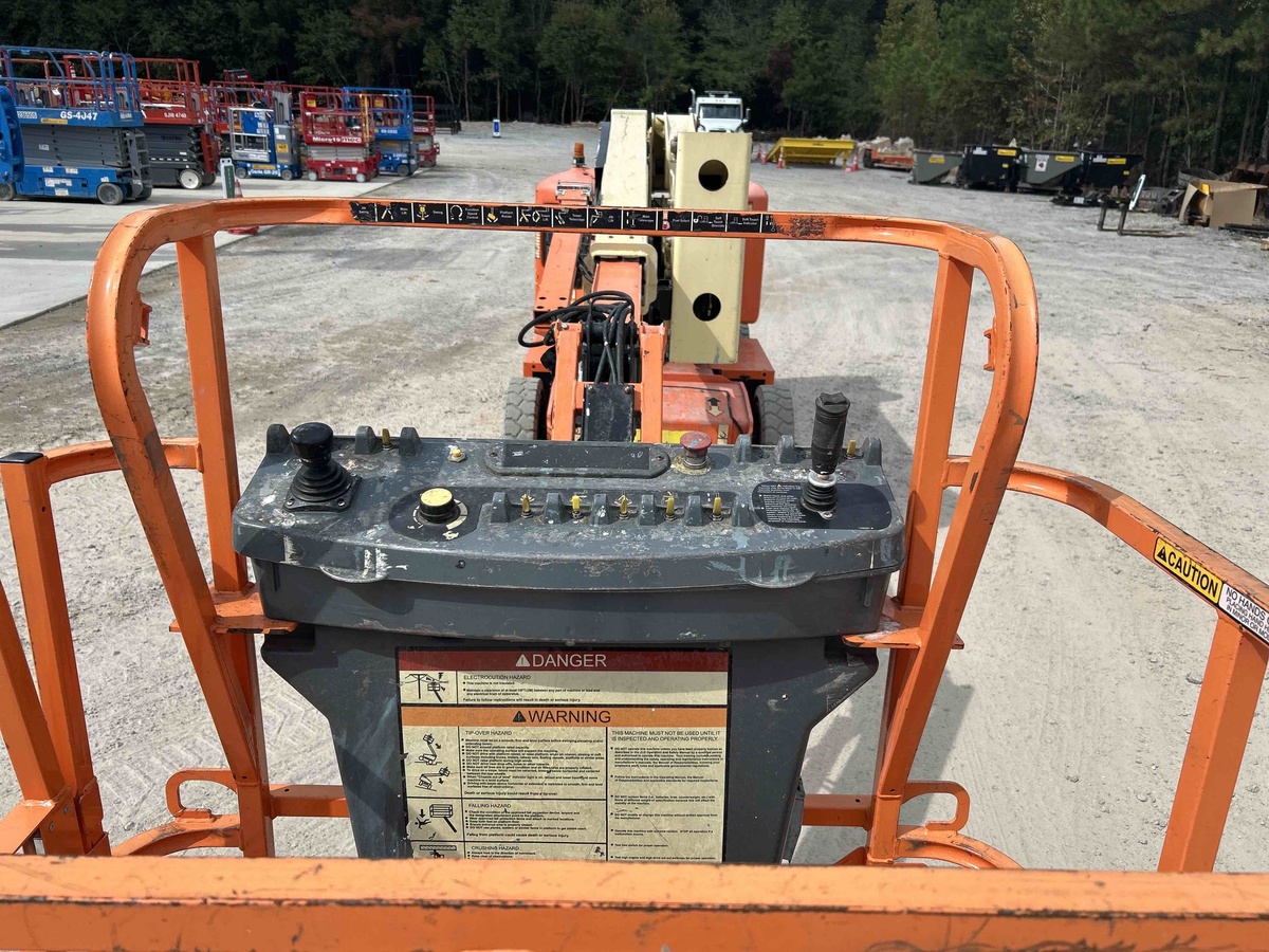 2014 JLG E400AJPN-4