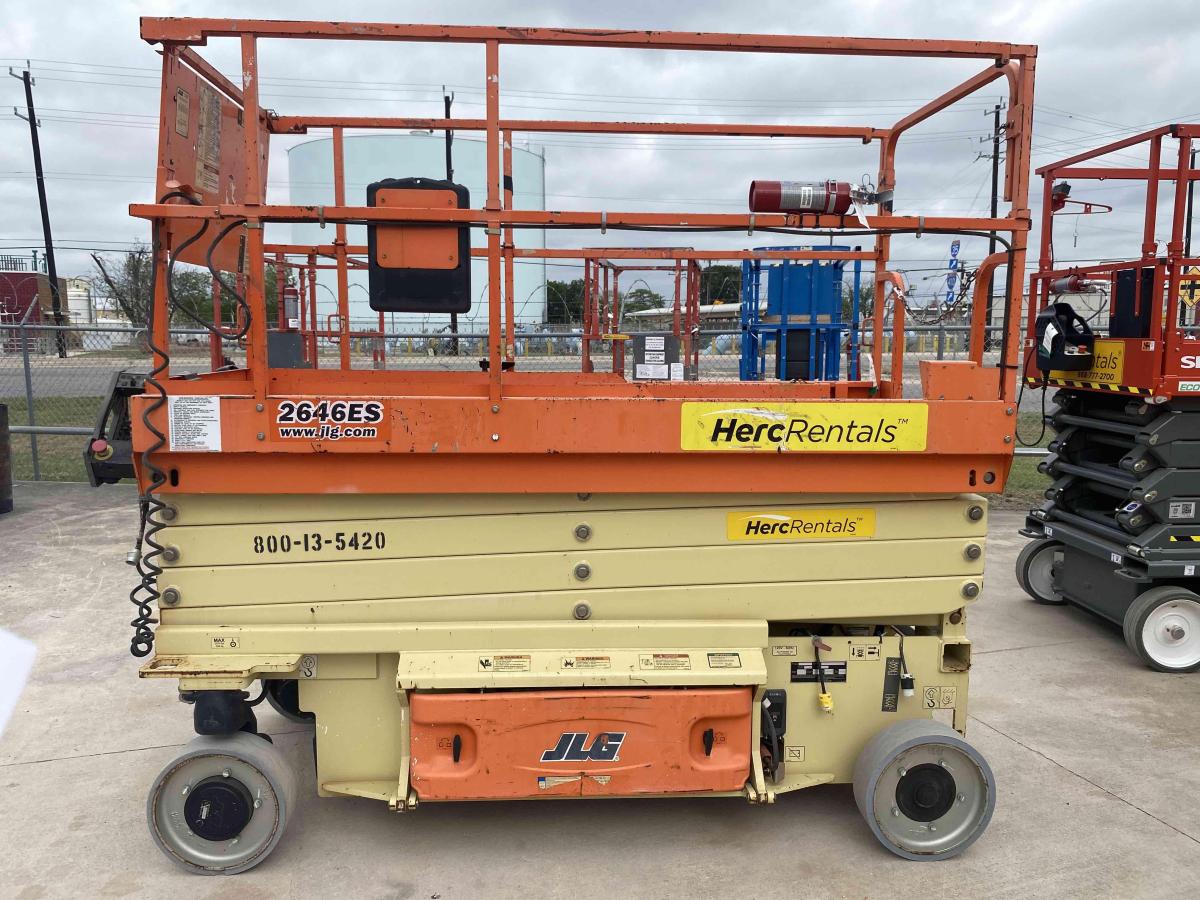 2017 JLG 2646ES