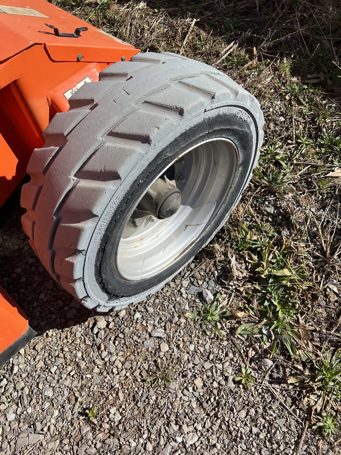 2013 JLG E450AJ-6