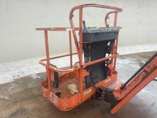 2016 JLG E450AJ