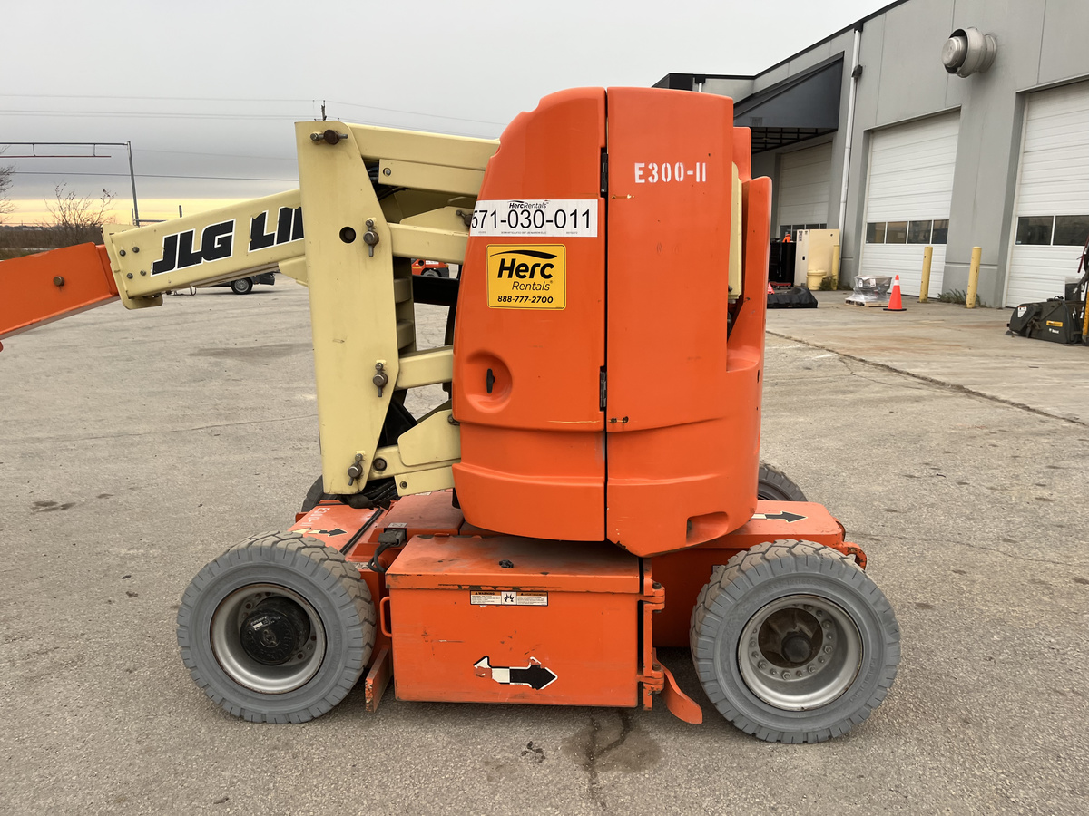 2014 JLG E300AJP-4