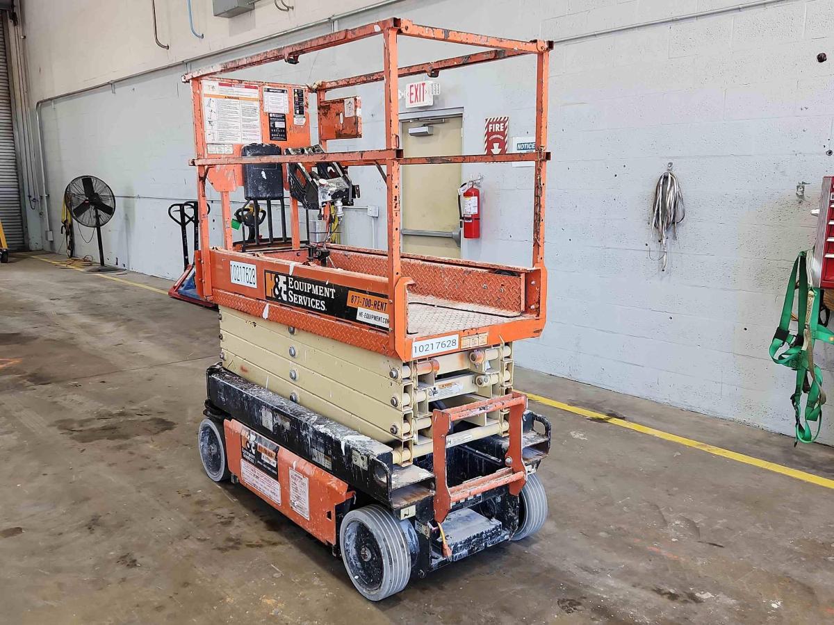 2017 JLG 1932R