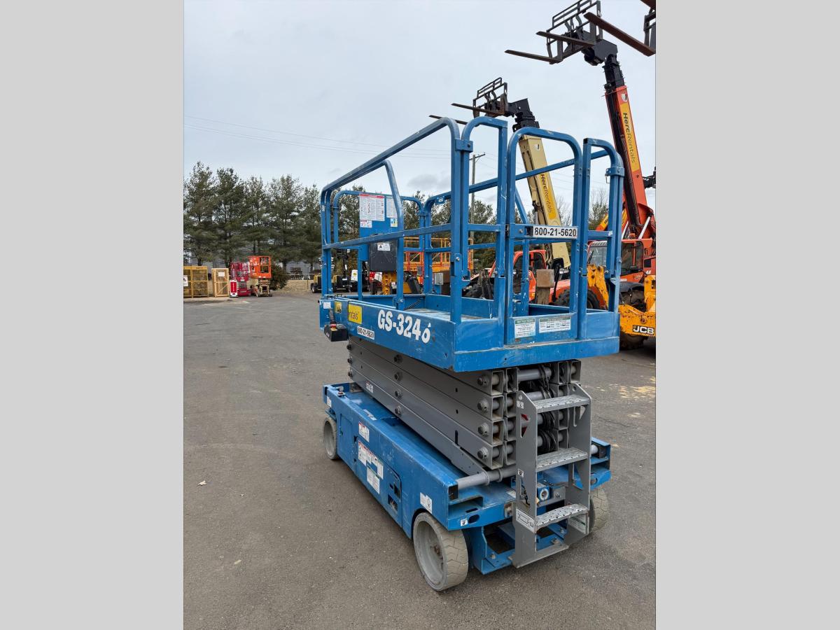 2018 Genie GS-3246