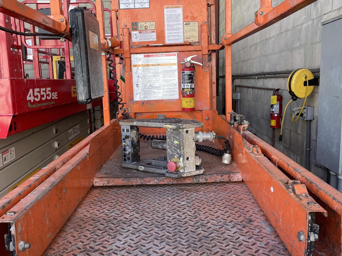 2018 JLG 2632ES-8