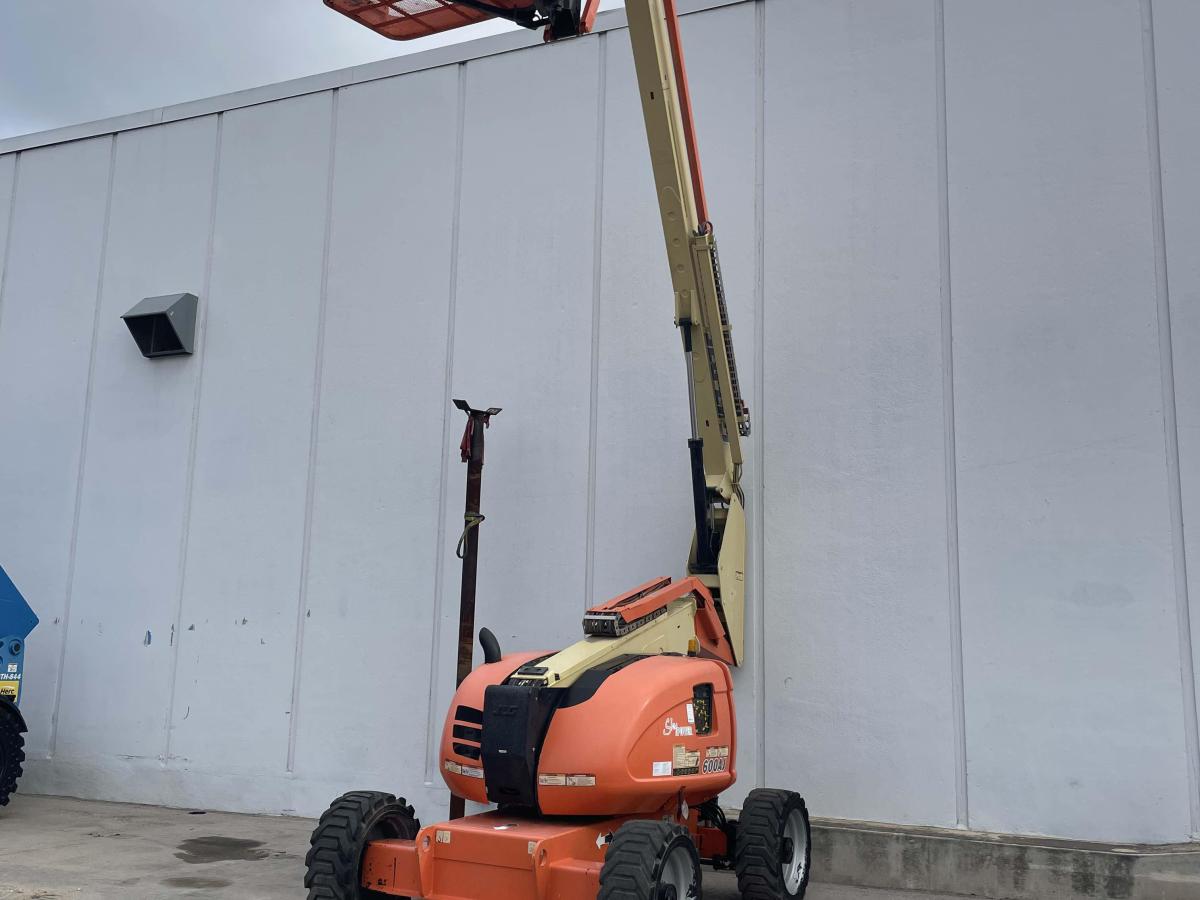 2017 JLG 600AJ