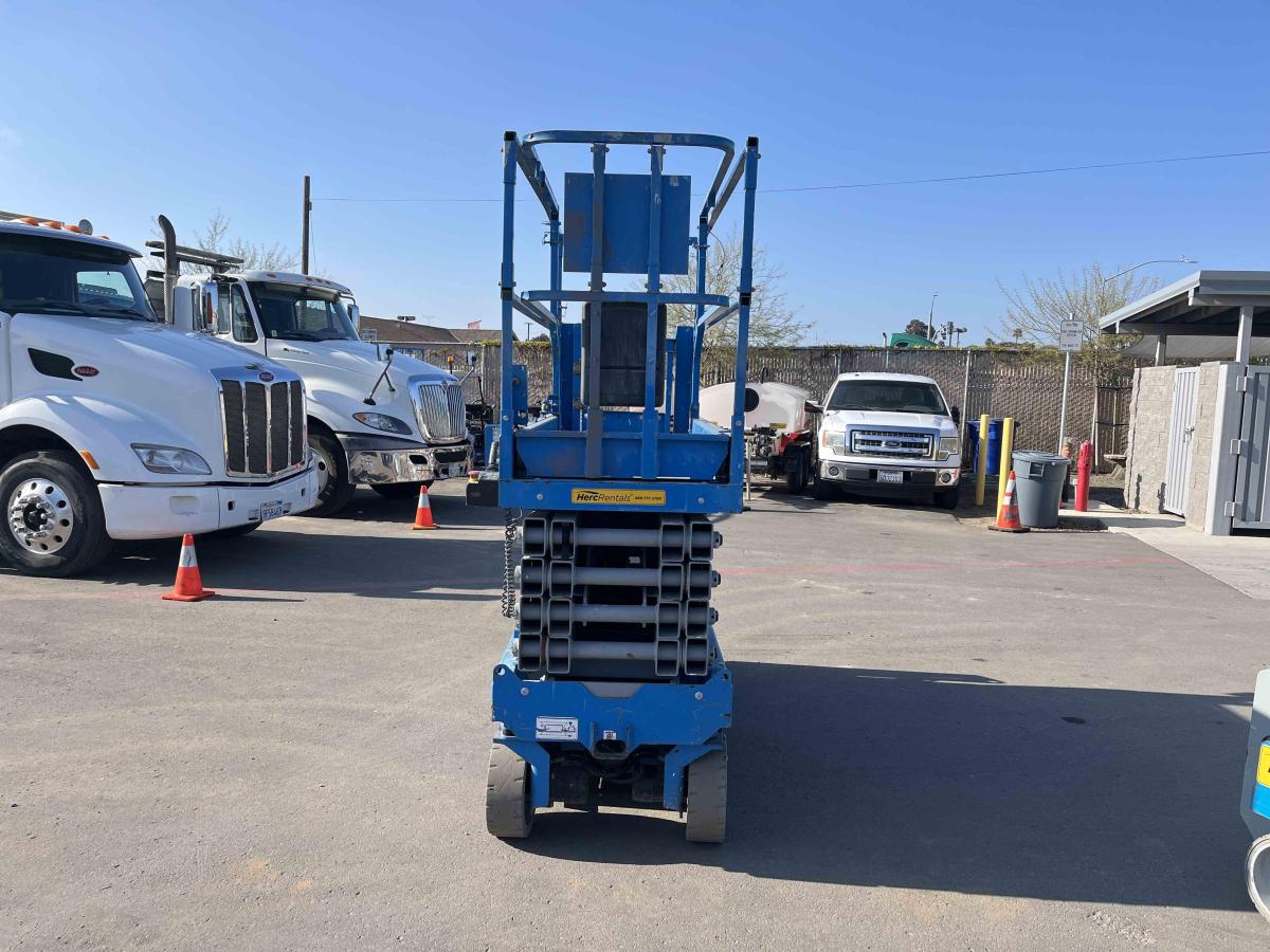 2017 Genie GS-3232