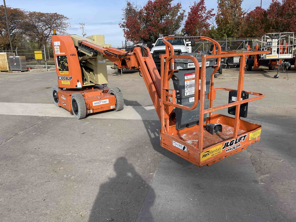 2015 JLG E300AJP-2