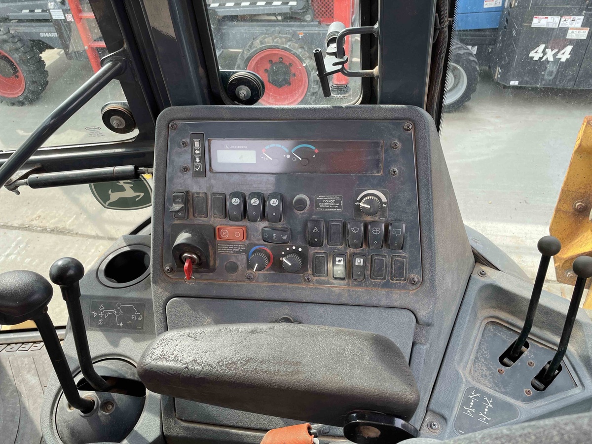 2017 John Deere 310L-10