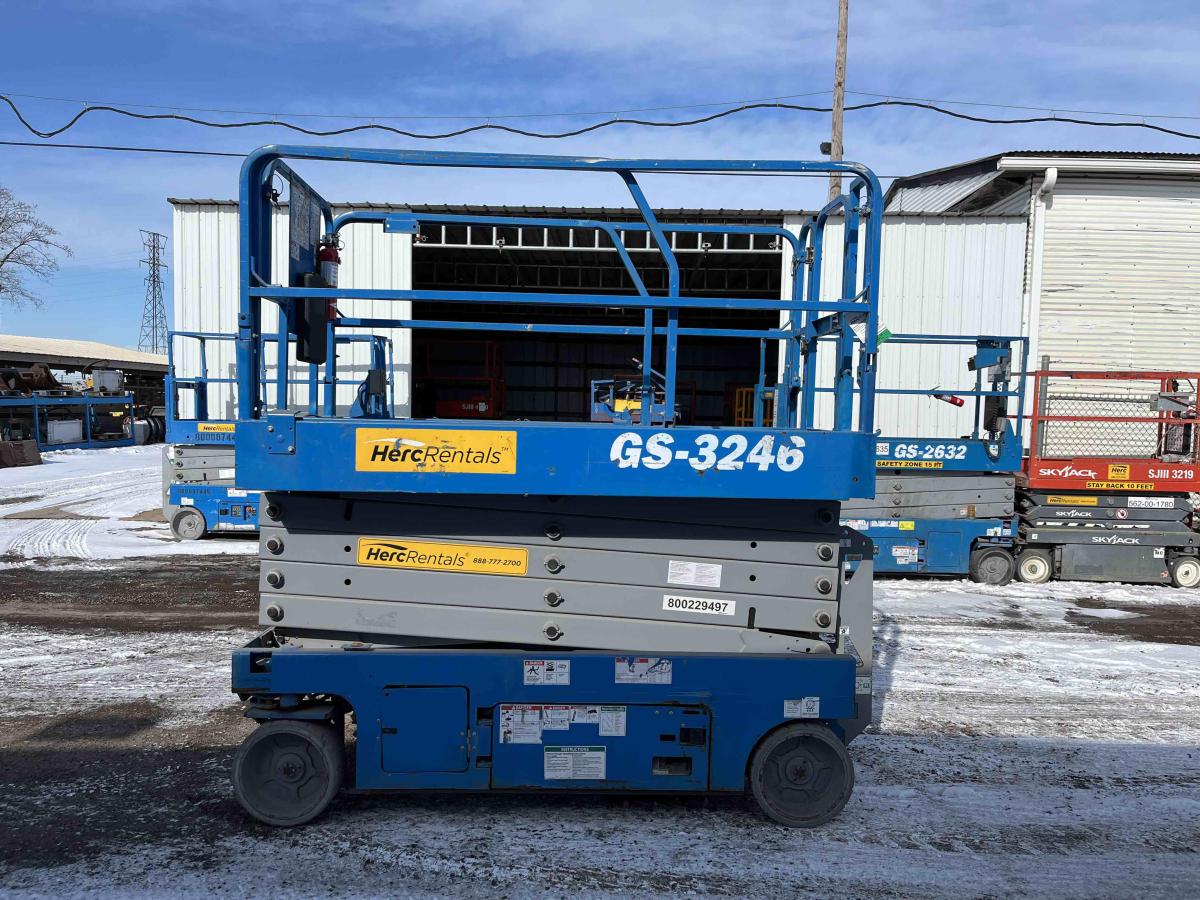 2018 Genie GS-3246