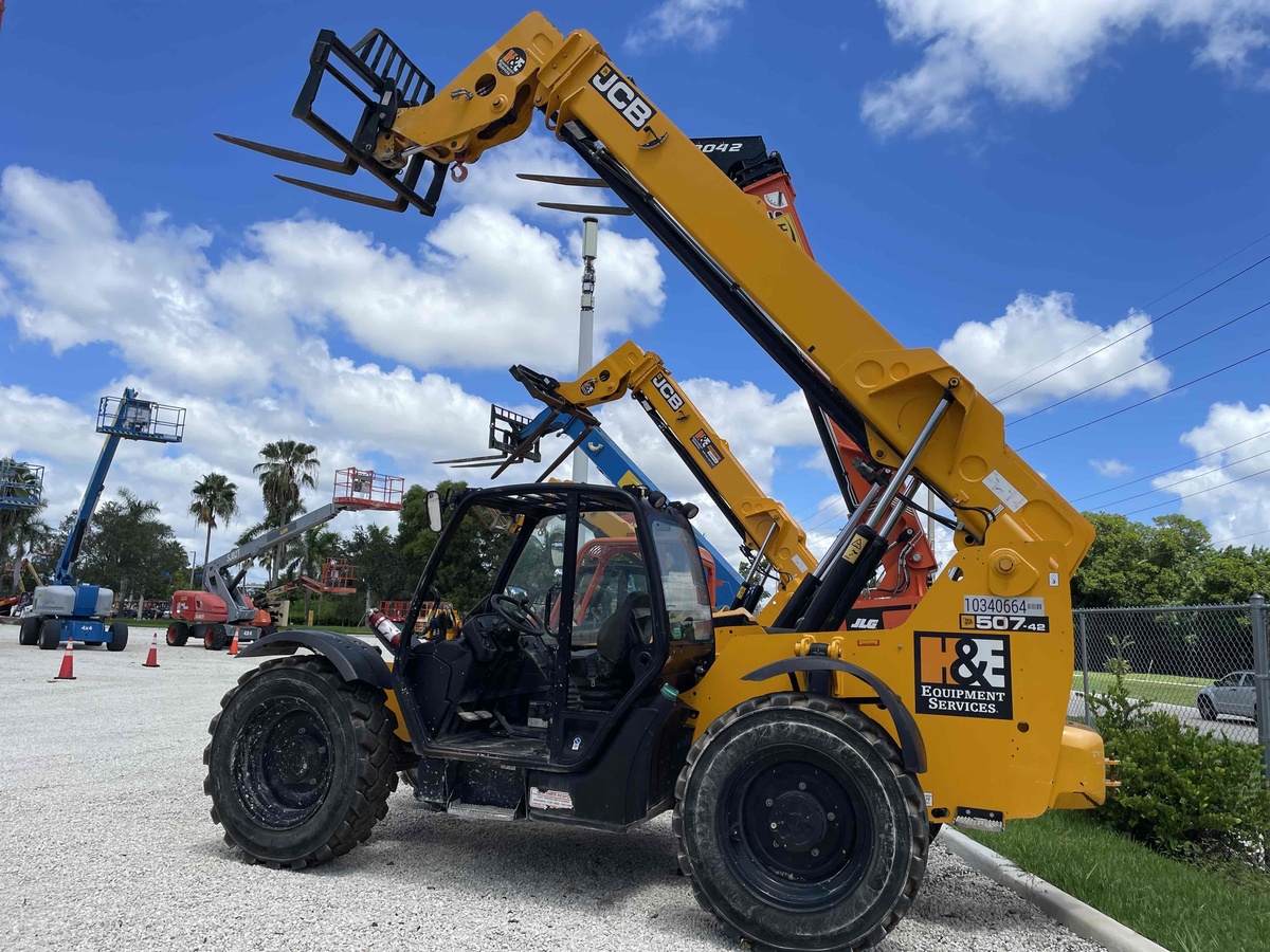 2022 JCB 507-42-1