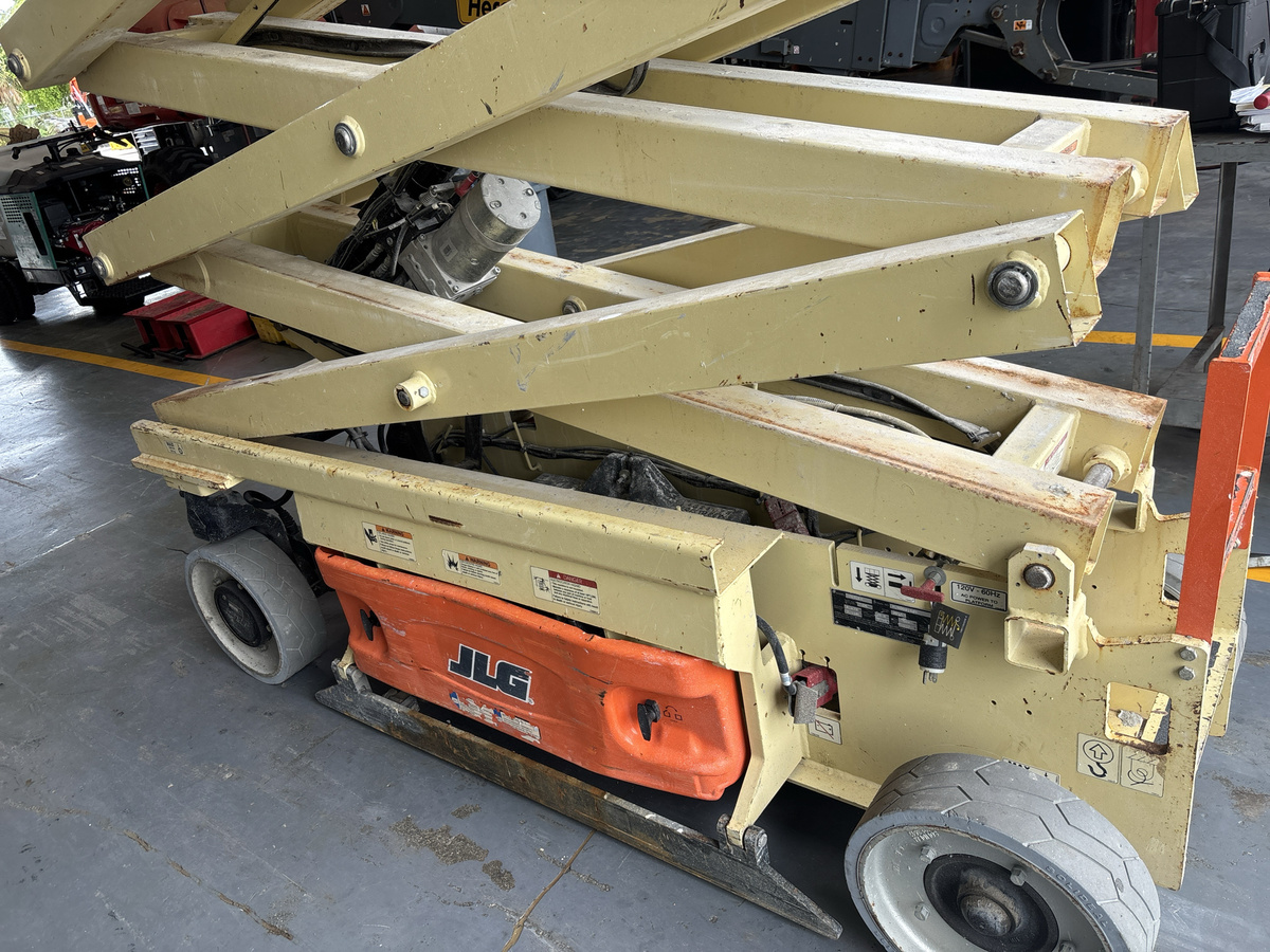 2016 JLG 2632ES-13