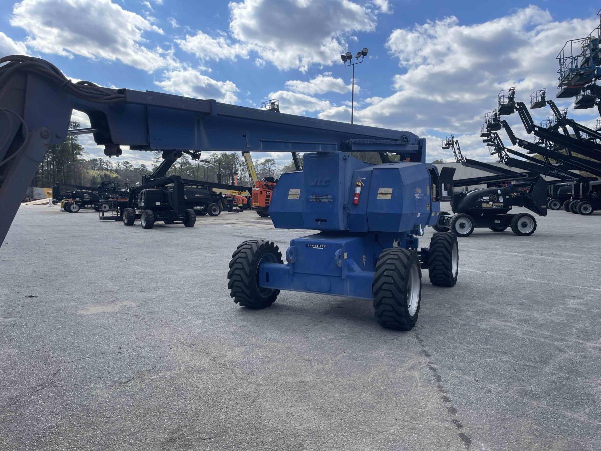 2014 JLG 800AJ
