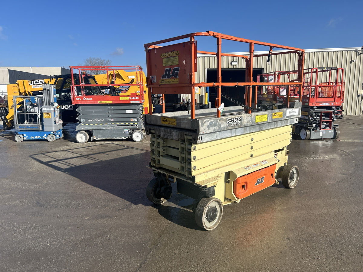 2012 JLG 3246ES