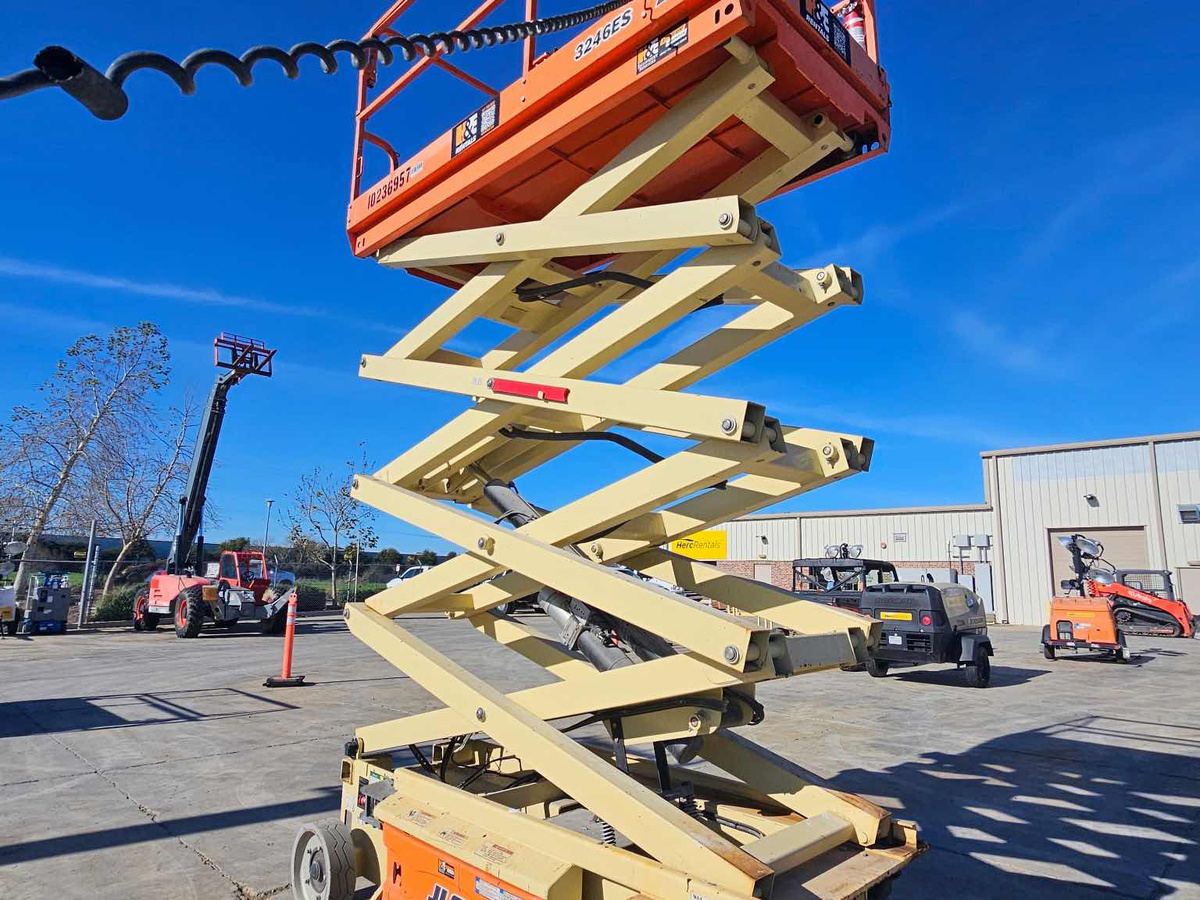 2018 JLG 3246ES-6